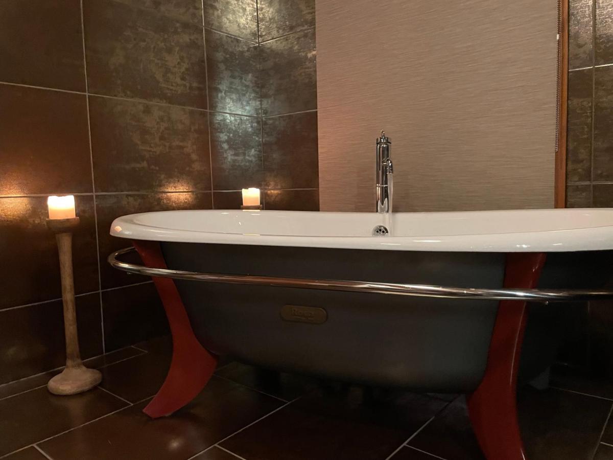 Tomatin - Luxury Two Bedroom Log Cabin With Hot Tub Berwick Upon Tweed Exterior photo