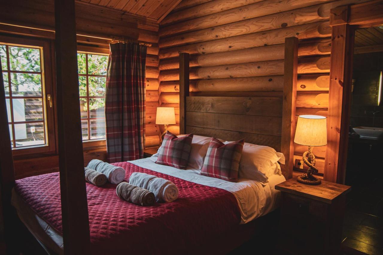 Tomatin - Luxury Two Bedroom Log Cabin With Hot Tub Berwick Upon Tweed Exterior photo