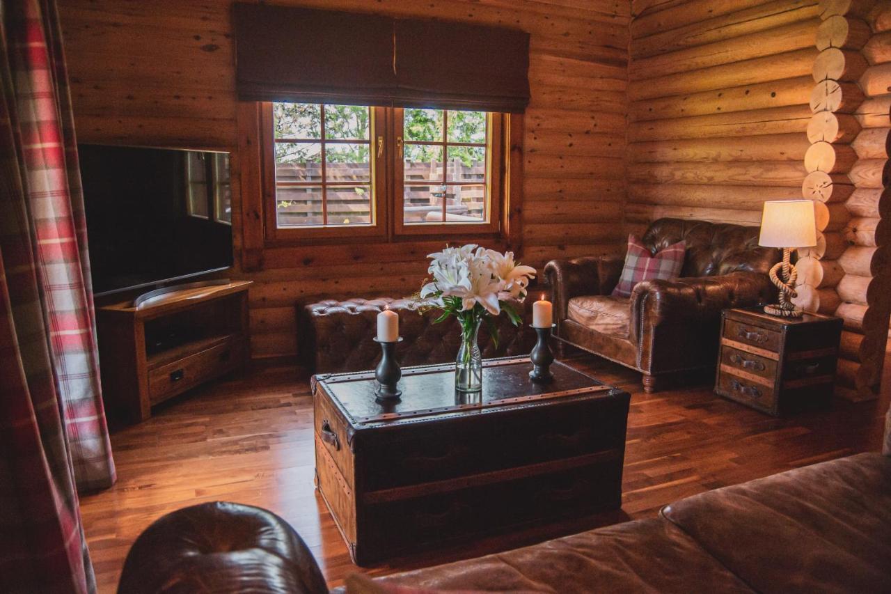 Tomatin - Luxury Two Bedroom Log Cabin With Hot Tub Berwick Upon Tweed Exterior photo